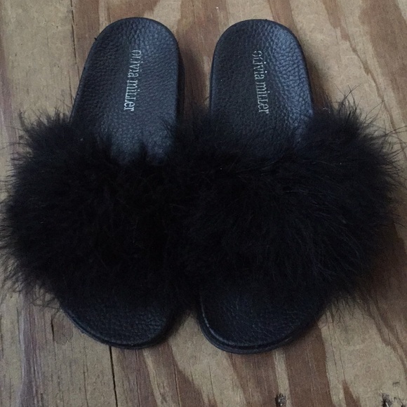 black fluffy slides